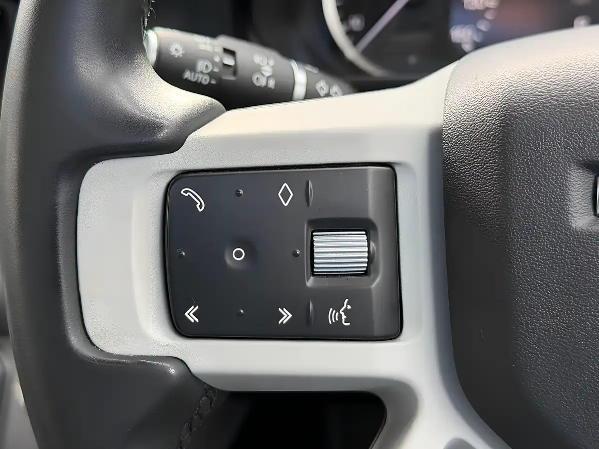 Used 2023 Land Rover Defender 110 Se Lantau Bronze - Interior and Exterior details 15
