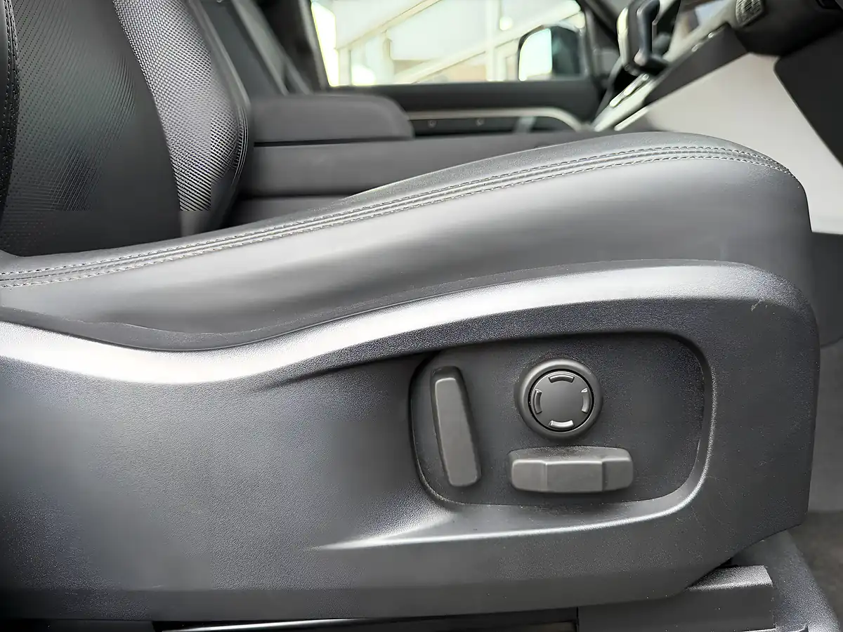 Used 2023 Land Rover Defender 110 Se Lantau Bronze - Interior and Exterior details 19