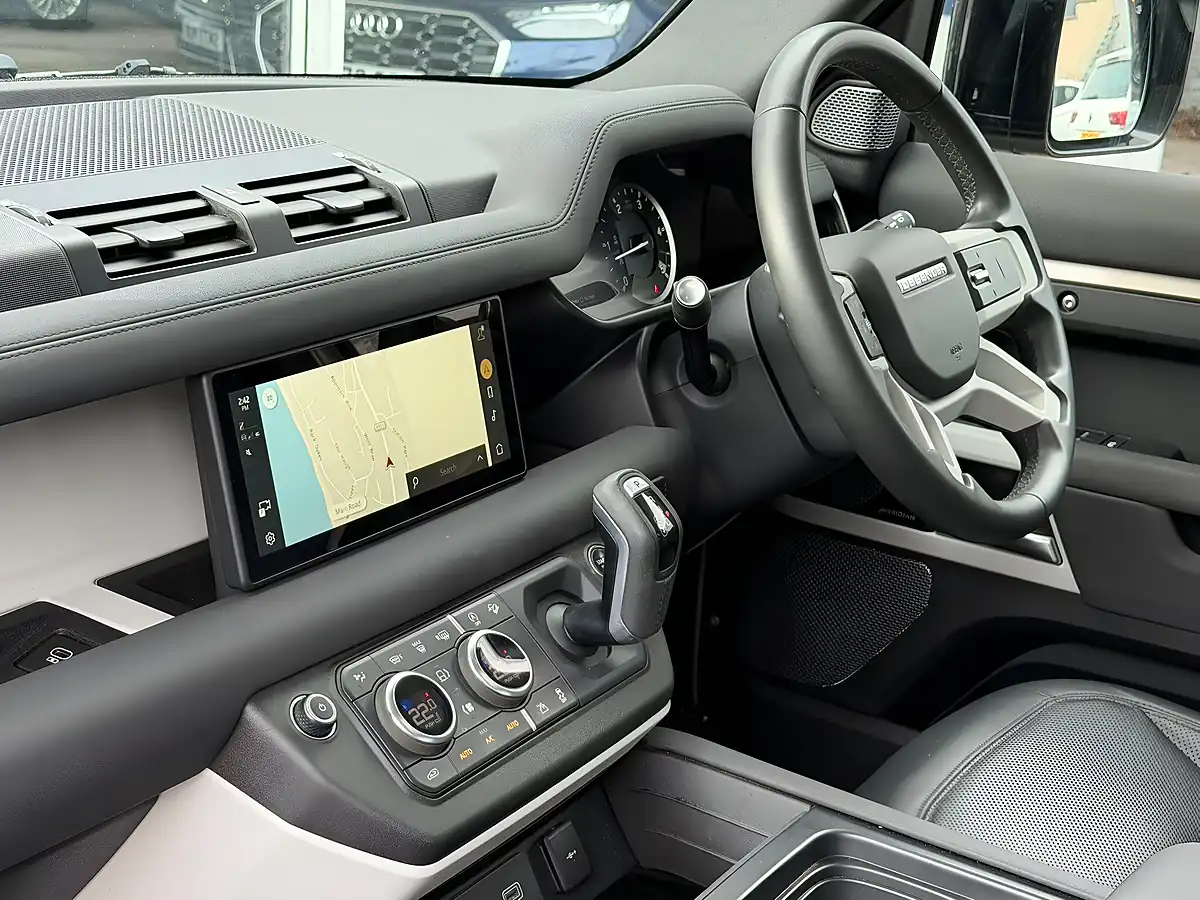 Used 2023 Land Rover Defender 110 Se Lantau Bronze - Interior and Exterior details 6