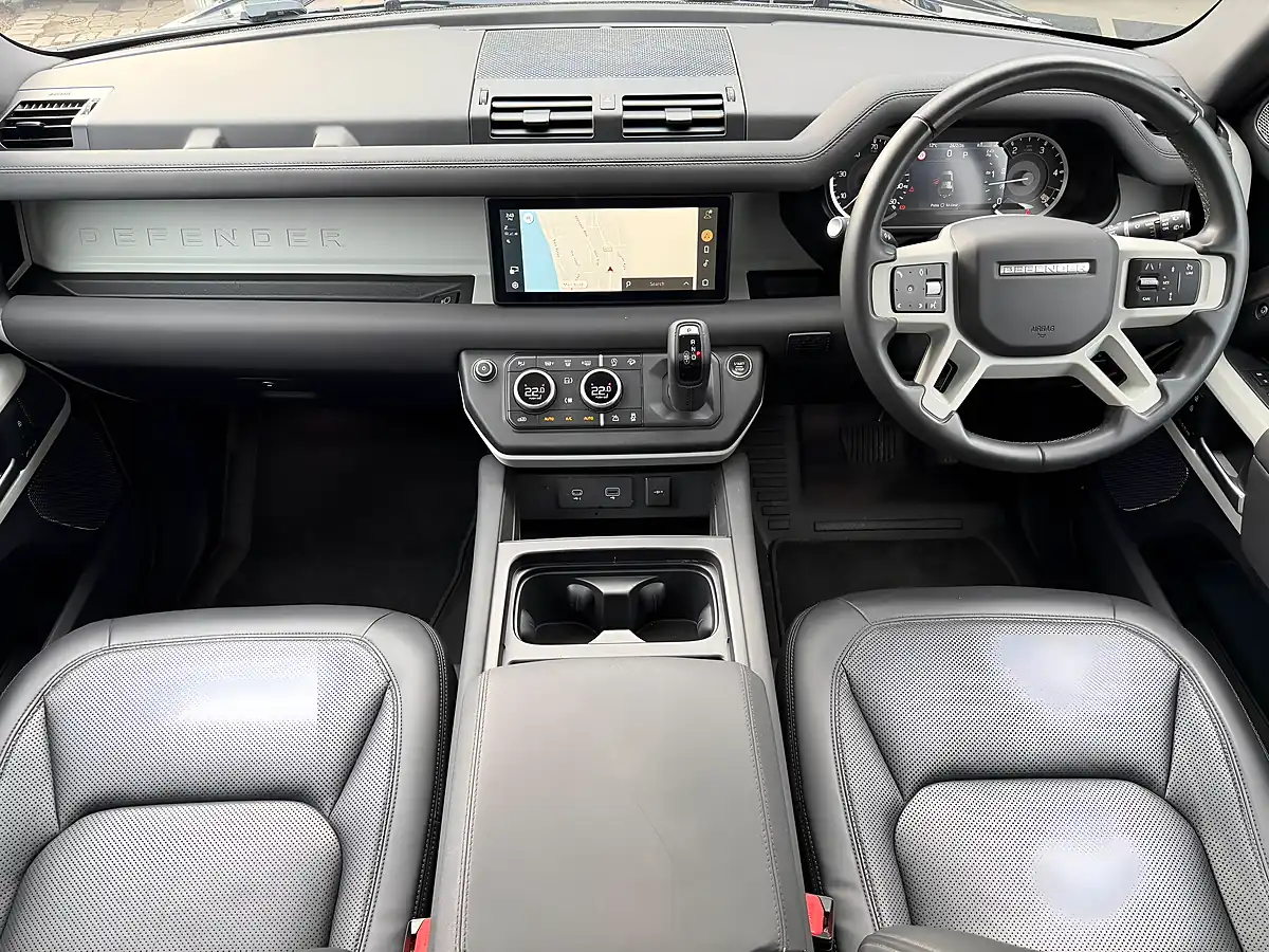Used 2023 Land Rover Defender 110 Se Lantau Bronze - Interior and Exterior details 7