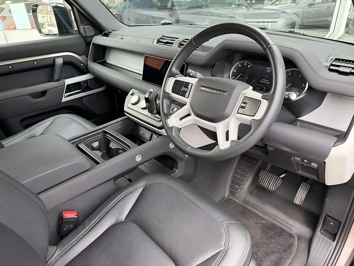 Used 2023 Land Rover Defender 110 Se Lantau Bronze - Interior and Exterior details 8
