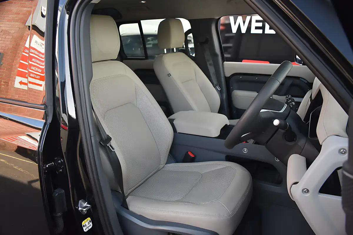 Used 2023 Land Rover Defender 110 Se Santorini Black - Interior and Exterior details 7