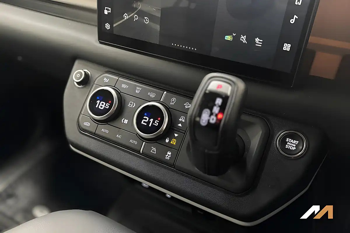 Used 2023 Land Rover Defender 110 X-Dynamic Hse Grey - Interior and Exterior details 14