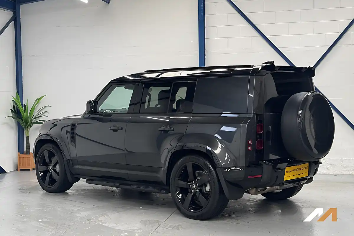 Used 2023 Land Rover Defender 110 X-Dynamic Hse Grey - Interior and Exterior details 17