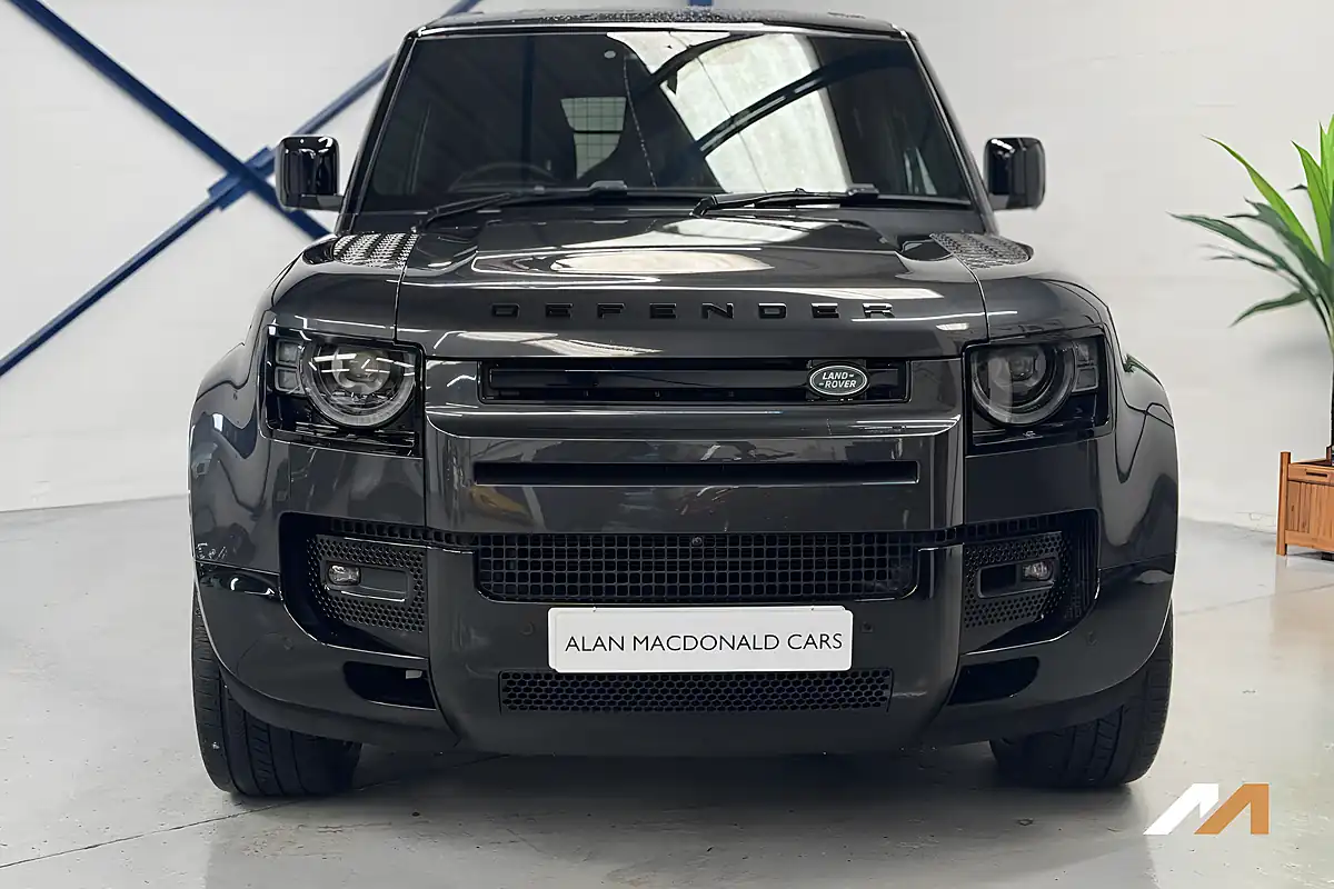 Used 2023 Land Rover Defender 110 X-Dynamic Hse Grey - Interior and Exterior details 4