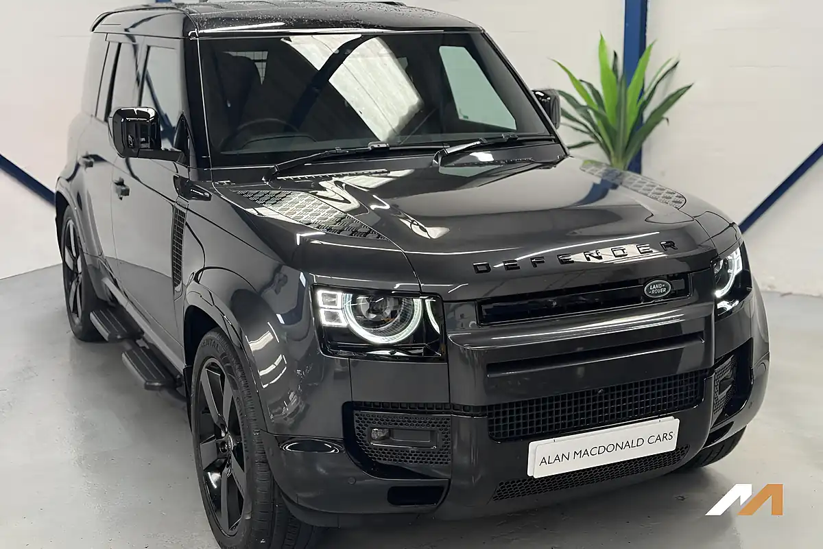 Used 2023 Land Rover Defender 110 X-Dynamic Hse Grey - Interior and Exterior details 8