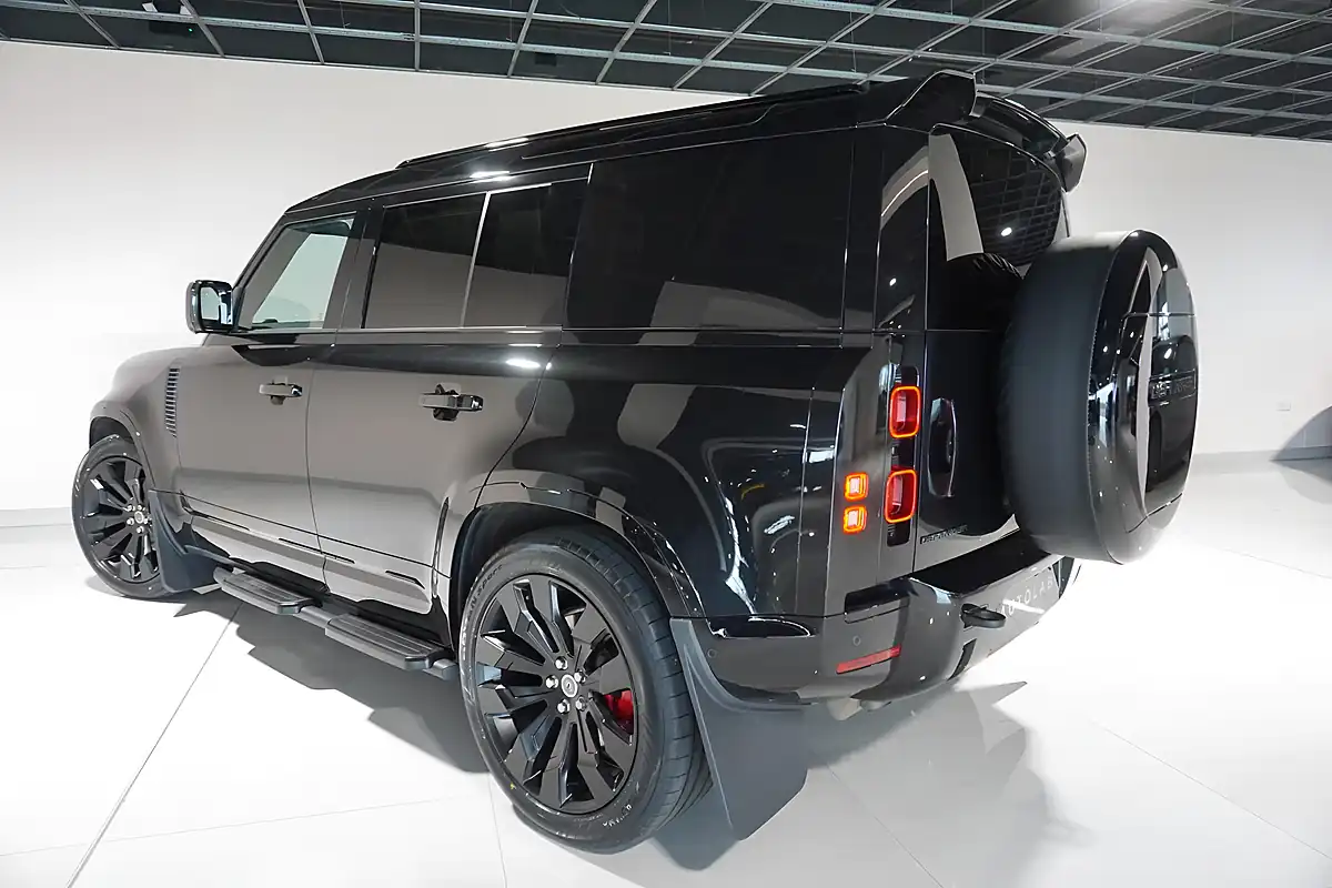 Used 2023 Land Rover Defender 110 X-Dynamic Hse Hard Top Santorini Black - Interior and Exterior details 11