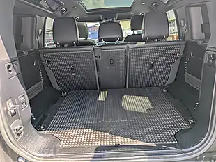 Used 2023 Land Rover Defender 110 X-Dynamic Se Silver - Interior and Exterior details 15