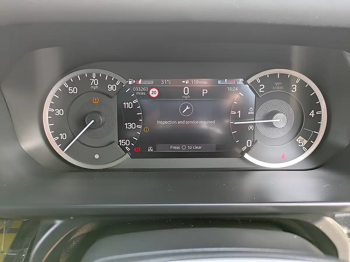 Used 2023 Land Rover Defender 110 X-Dynamic Se Silver - Interior and Exterior details 19