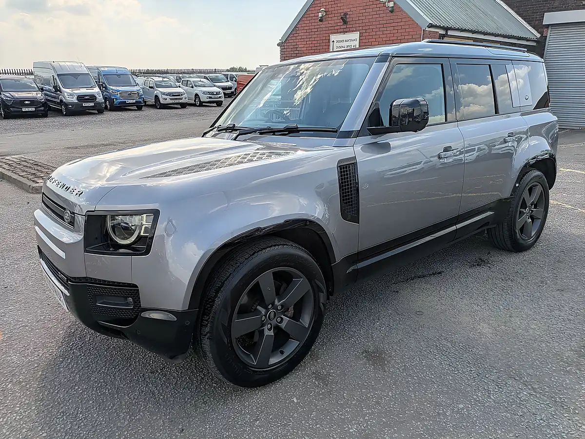 Used 2023 Land Rover Defender 110 X-Dynamic Se Silver - Interior and Exterior details 3