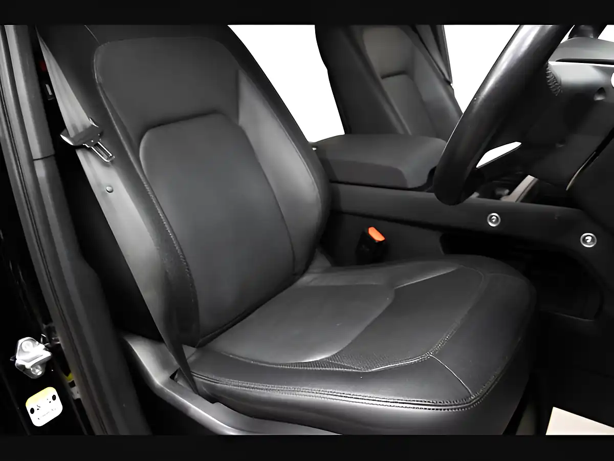 Used 2023 Land Rover Defender 130 X-Dynamic Se Black - Interior and Exterior details 11