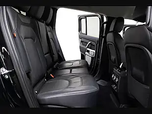 Used 2023 Land Rover Defender 130 X-Dynamic Se Black - Interior and Exterior details 13