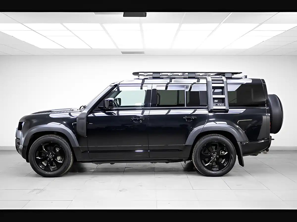 Used 2023 Land Rover Defender 130 X-Dynamic Se Black - Interior and Exterior details 2