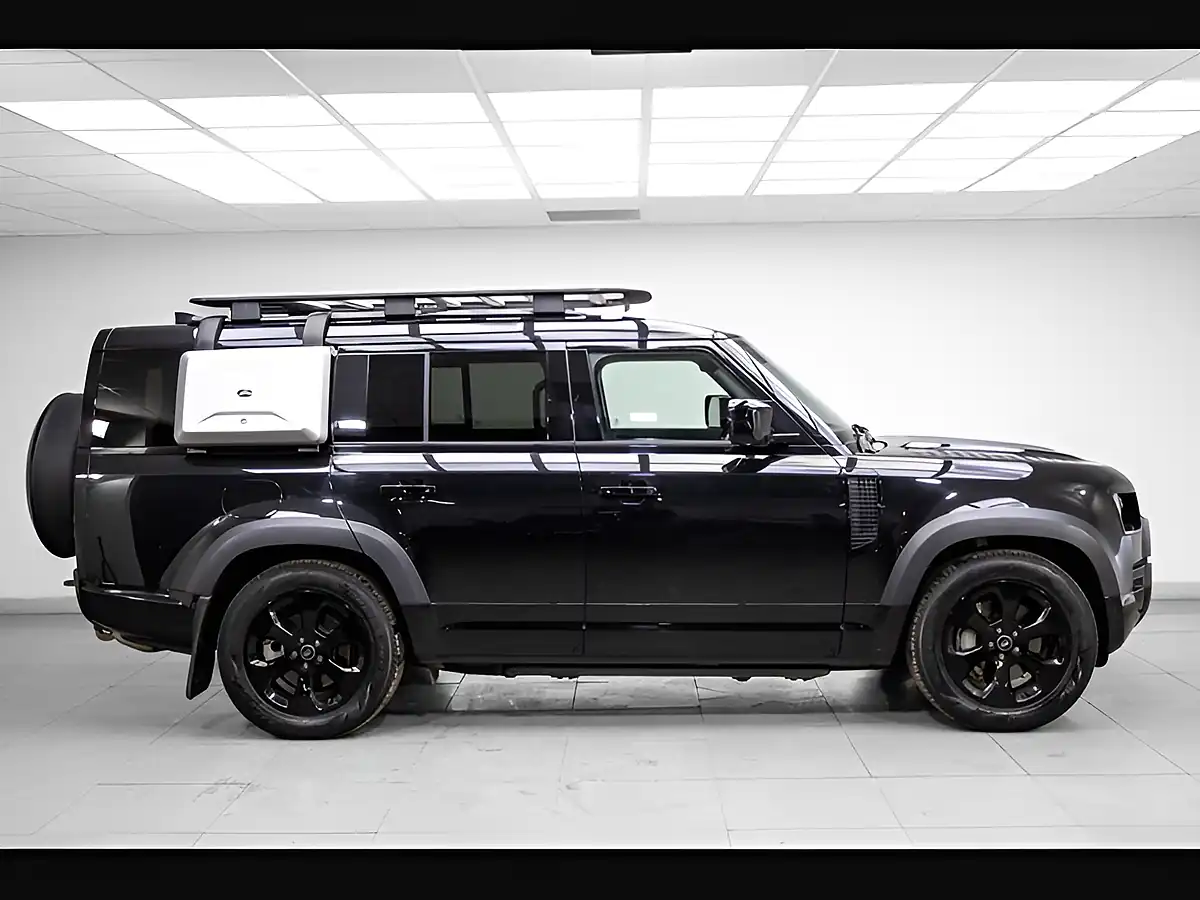 Used 2023 Land Rover Defender 130 X-Dynamic Se Black - Interior and Exterior details 6