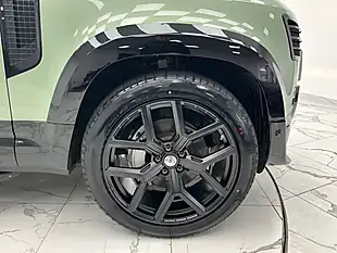 Used 2023 Land Rover Defender 75th Limited Edition Grasmere Green - Interior and Exterior details 17