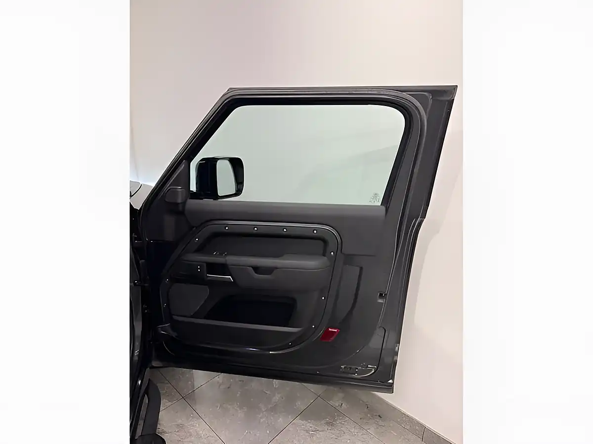 Used 2023 Land Rover Defender 90 Hard Top Swb Grey - Interior and Exterior details 12