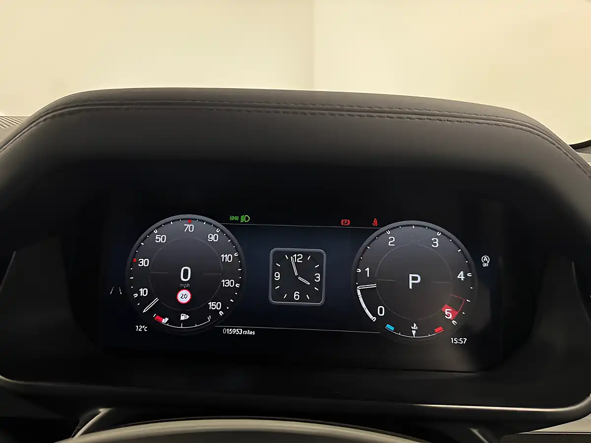 Used 2023 Land Rover Defender 90 Hard Top Swb Grey - Interior and Exterior details 16