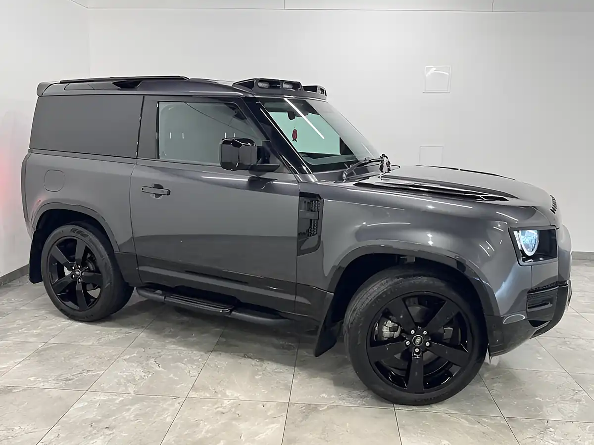 Used 2023 Land Rover Defender 90 Hard Top Swb Grey - Interior and Exterior details 2