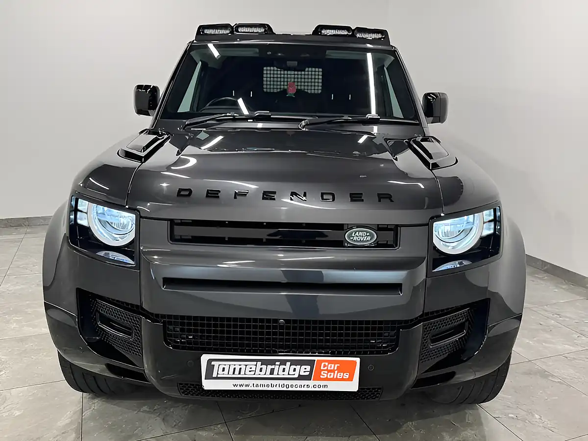 Used 2023 Land Rover Defender 90 Hard Top Swb Grey - Interior and Exterior details 3
