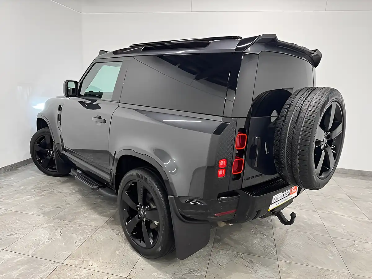 Used 2023 Land Rover Defender 90 Hard Top Swb Grey - Interior and Exterior details 5