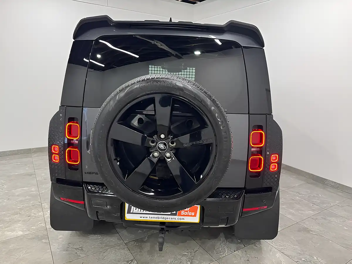 Used 2023 Land Rover Defender 90 Hard Top Swb Grey - Interior and Exterior details 7