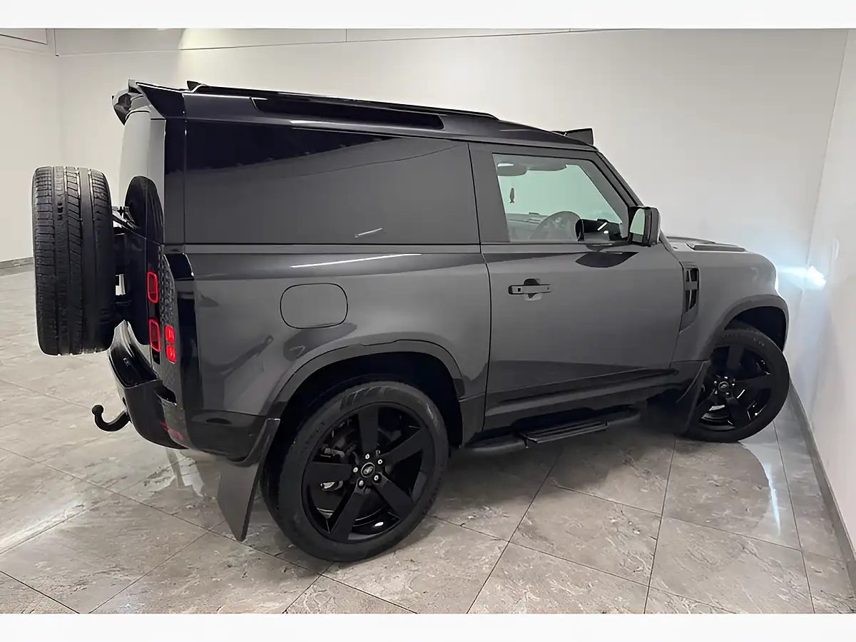 Used 2023 Land Rover Defender 90 Hard Top Swb Grey - Interior and Exterior details 8