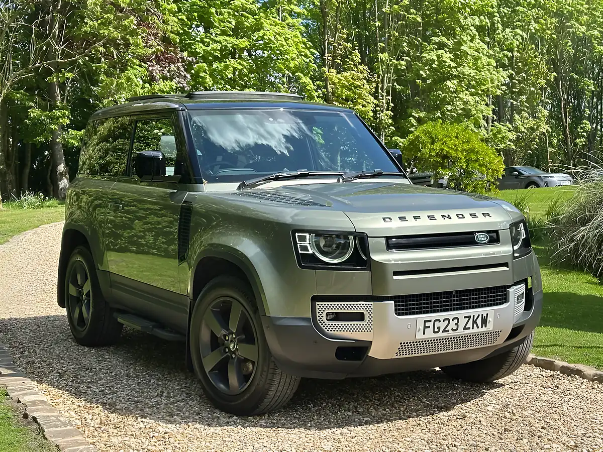 Used 2023 Land Rover Defender 90 Hse Pangea Green - Interior and Exterior details 10