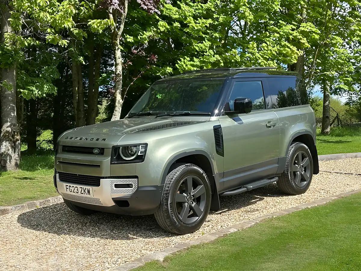Used 2023 Land Rover Defender 90 Hse Pangea Green - Interior and Exterior details 11