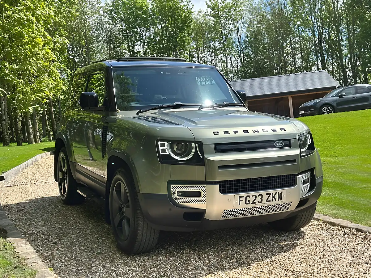 Used 2023 Land Rover Defender 90 Hse Pangea Green - Interior and Exterior details 14