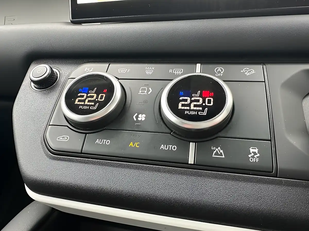 Used 2023 Land Rover Defender 90 Hse Pangea Green - Interior and Exterior details 16