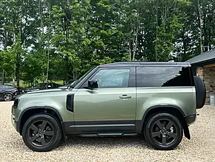 Used 2023 Land Rover Defender 90 Hse Pangea Green - Interior and Exterior details 17