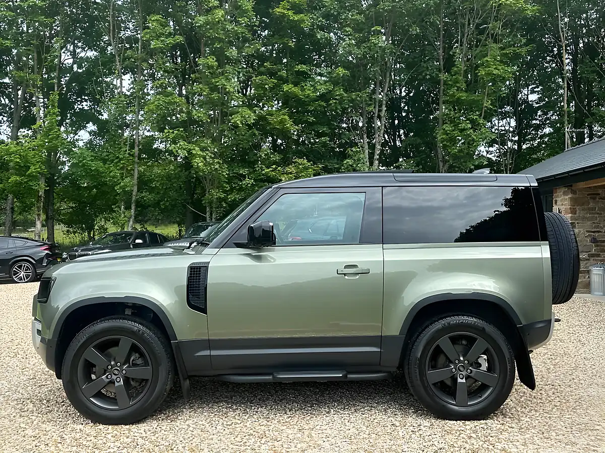 Used 2023 Land Rover Defender 90 Hse Pangea Green - Interior and Exterior details 17