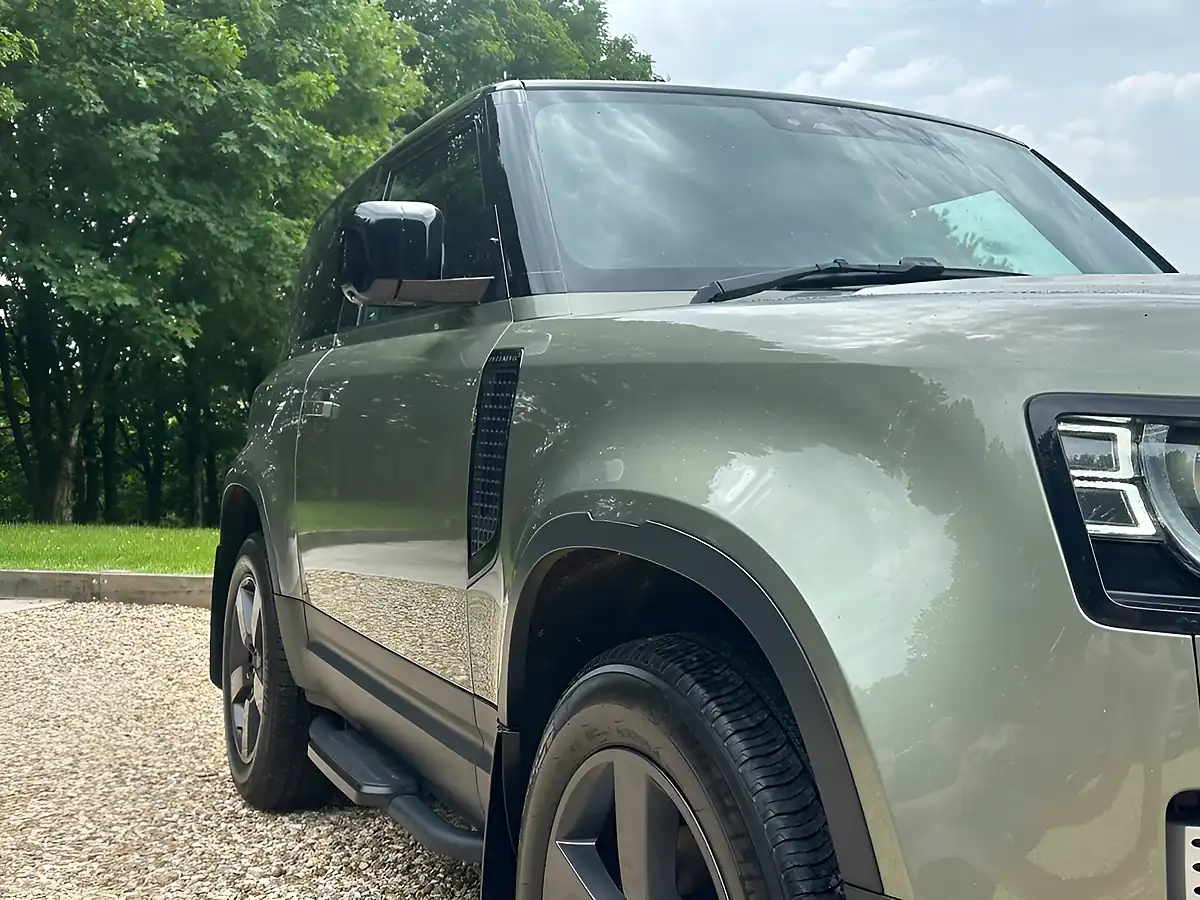 Used 2023 Land Rover Defender 90 Hse Pangea Green - Interior and Exterior details 18