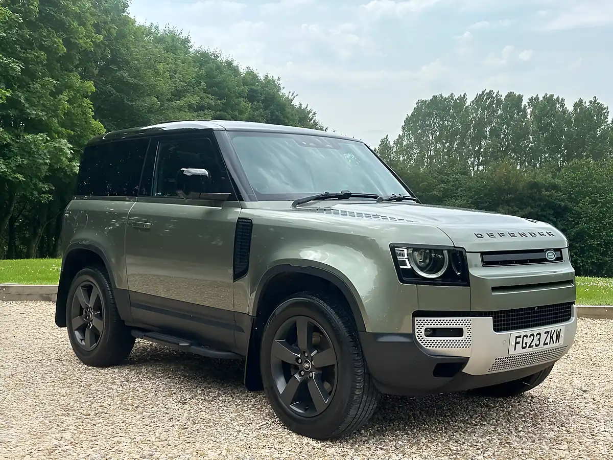 Used 2023 Land Rover Defender 90 Hse Pangea Green - Interior and Exterior details 20