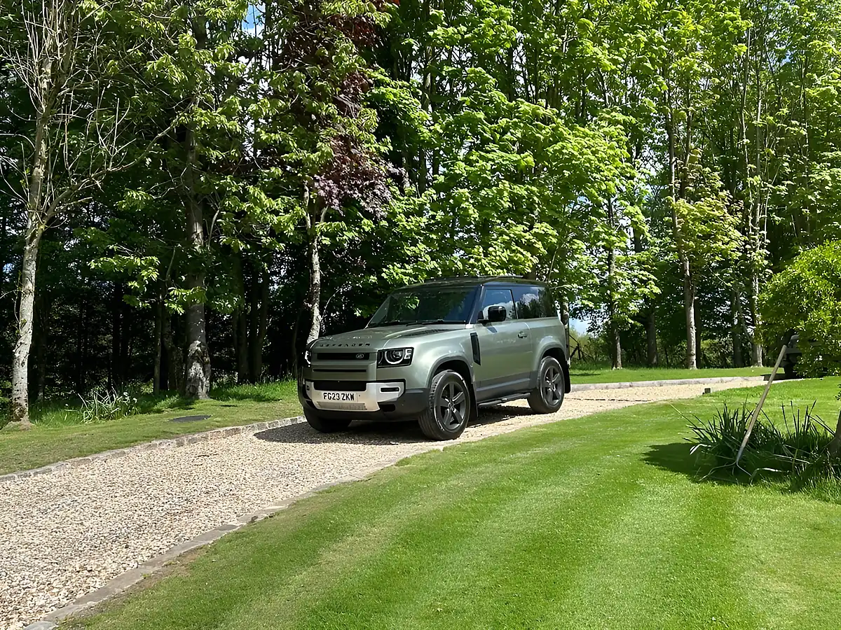 Used 2023 Land Rover Defender 90 Hse Pangea Green - Interior and Exterior details 5