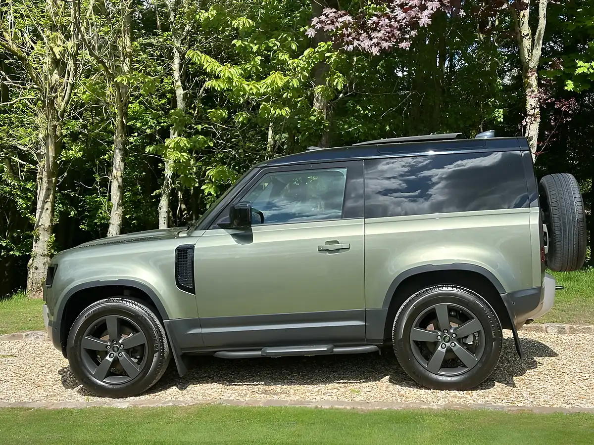 Used 2023 Land Rover Defender 90 Hse Pangea Green - Interior and Exterior details 6