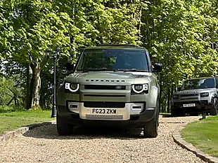 Used 2023 Land Rover Defender 90 Hse Pangea Green - Interior and Exterior details 8