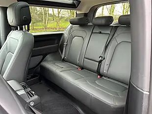 Used 2023 Land Rover Defender 90 Hse Pangea Green - Interior and Exterior details 9