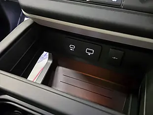 Used 2023 Land Rover Defender 90 X-Dynamic Hse Black - Interior and Exterior details 12