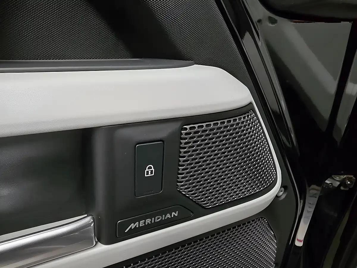 Used 2023 Land Rover Defender 90 X-Dynamic Hse Black - Interior and Exterior details 16