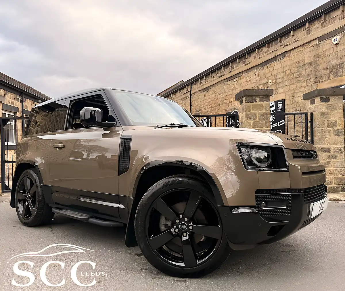 Used 2023 Land Rover Defender 90 X-Dynamic Hse Gondwana Stone - Front View