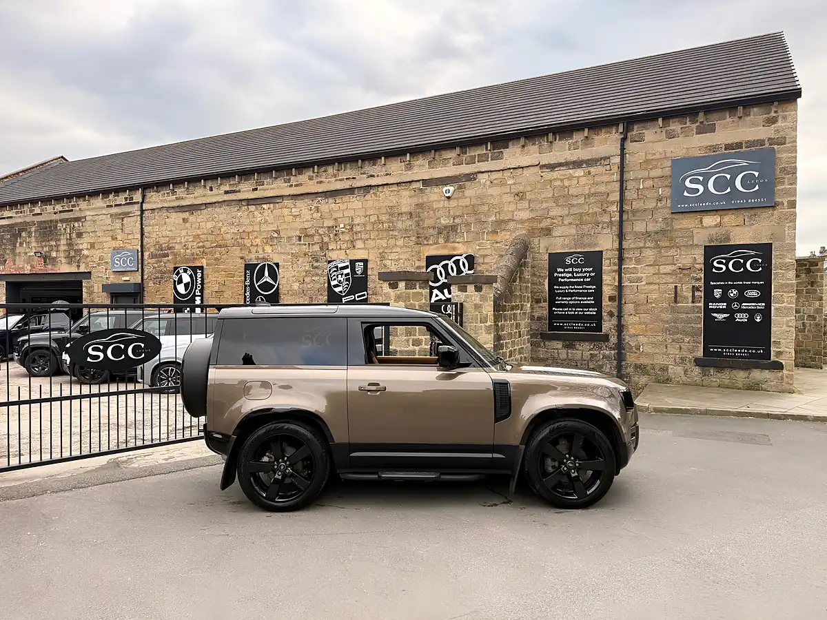Used 2023 Land Rover Defender 90 X-Dynamic Hse Gondwana Stone - Interior and Exterior details 12