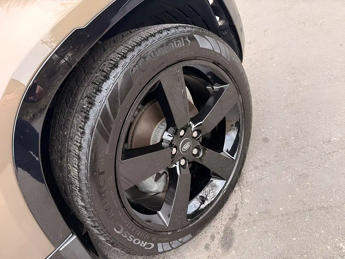 Used 2023 Land Rover Defender 90 X-Dynamic Hse Gondwana Stone - Interior and Exterior details 15