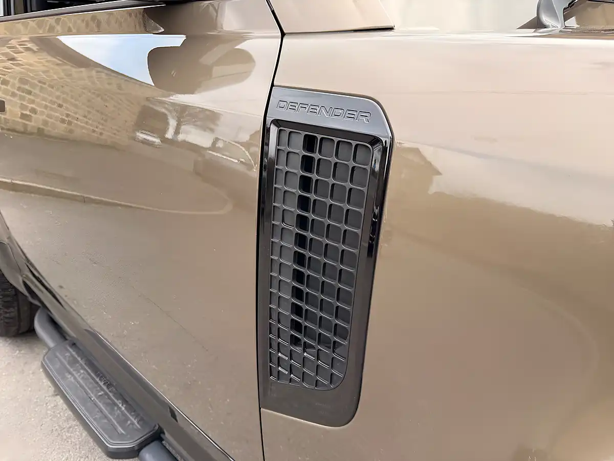 Used 2023 Land Rover Defender 90 X-Dynamic Hse Gondwana Stone - Interior and Exterior details 17