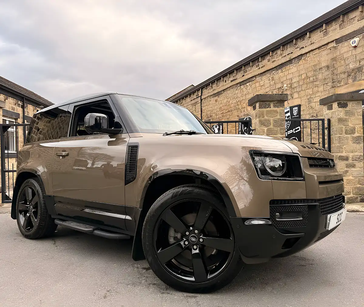Used 2023 Land Rover Defender 90 X-Dynamic Hse Gondwana Stone - Interior and Exterior details 5