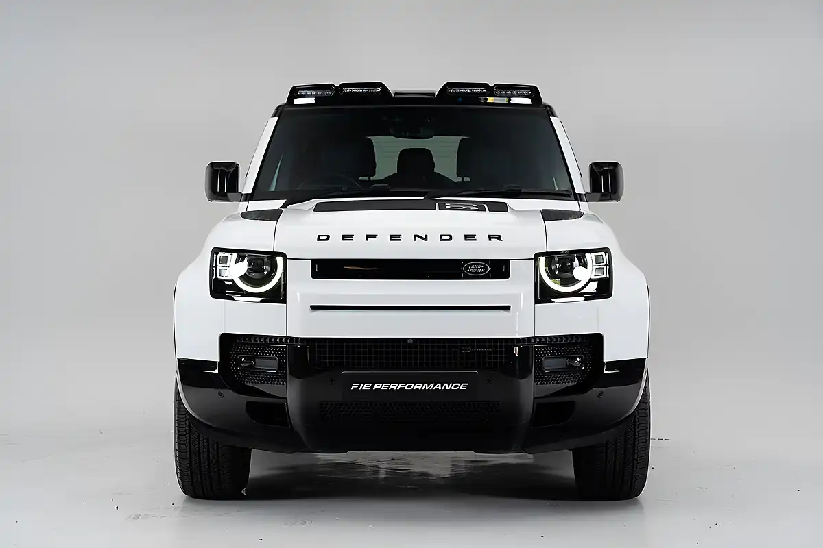 Used 2023 Land Rover Defender 90 X-Dynamic Se White - Interior and Exterior details 10