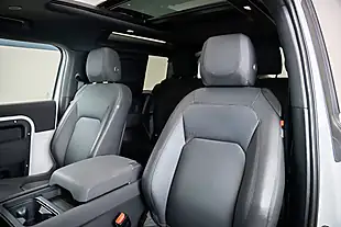 Used 2023 Land Rover Defender 90 X-Dynamic Se White - Interior and Exterior details 11