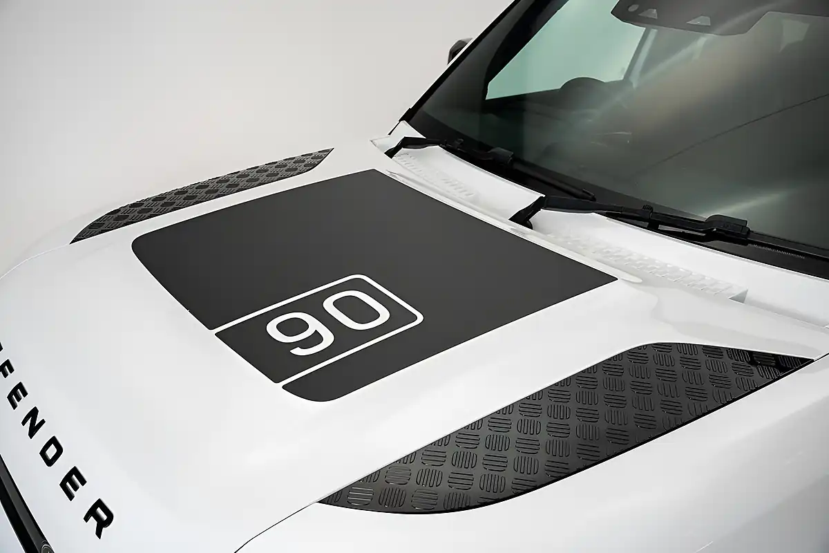 Used 2023 Land Rover Defender 90 X-Dynamic Se White - Interior and Exterior details 14