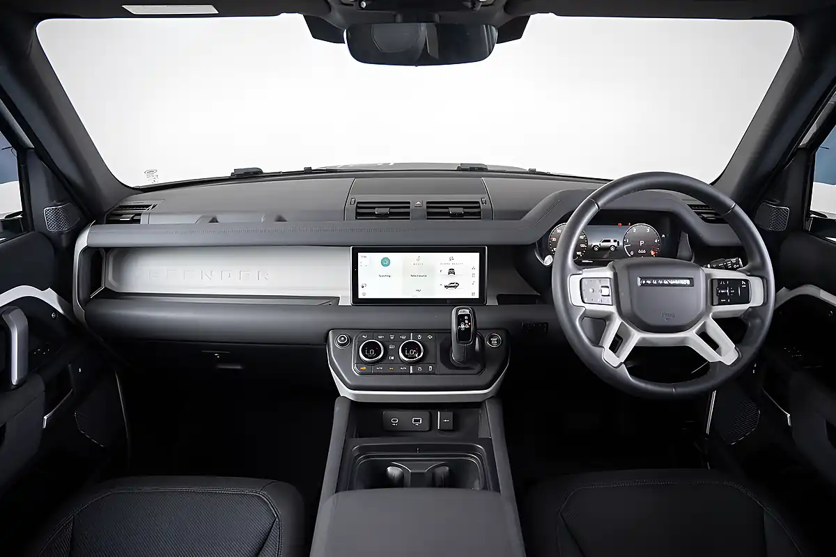 Used 2023 Land Rover Defender 90 X-Dynamic Se White - Interior and Exterior details 4