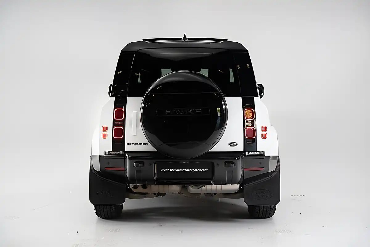Used 2023 Land Rover Defender 90 X-Dynamic Se White - Interior and Exterior details 8